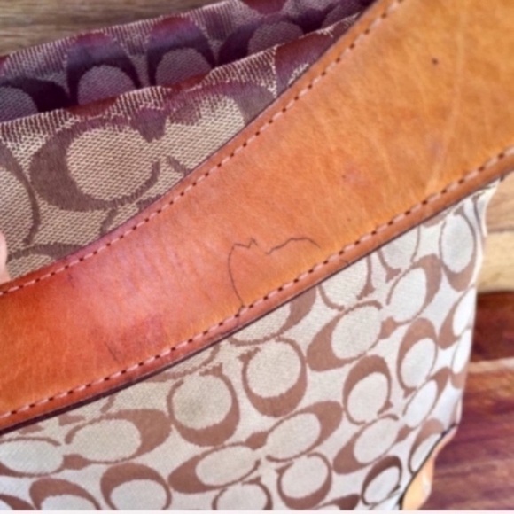 Coach Signature Shoulder Bag Canvas and Leather - Picture 5 of 7